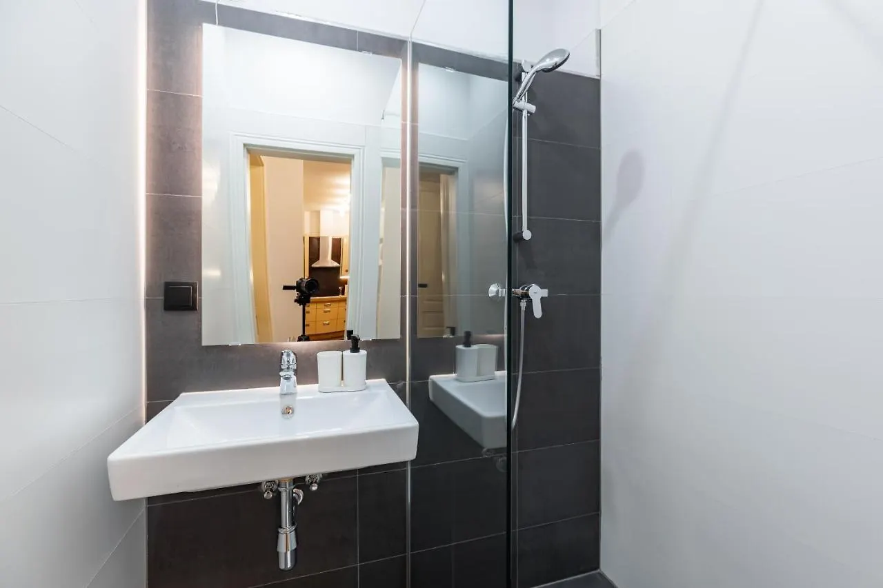 Luxury 2 Bedroom Apartment With King-Size Beds Wiedeń